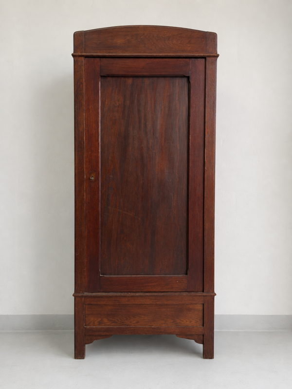 Antieke smalle eiken houten kast / linnenkast -Madam Mien
