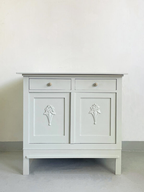 Vintage commode in grondverf