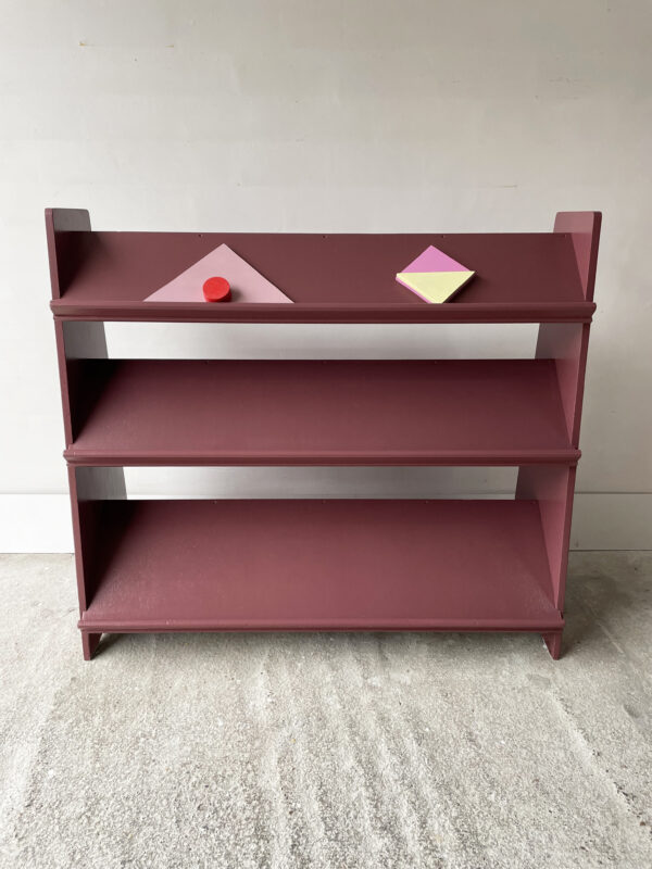 Vintage schoolmeubel boekenkast aubergine