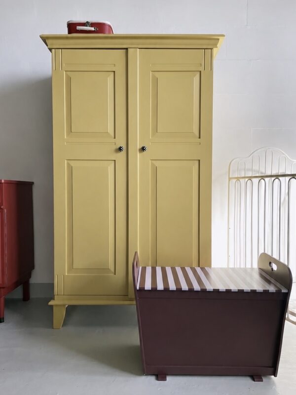 Vintage Kast geel